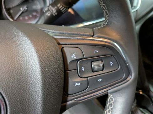 Used 2023 Buick Encore GX Essence image 15