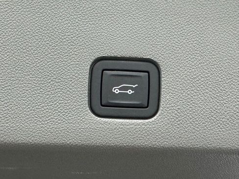 Used 2024 Cadillac XT6 Premium Luxury w/ Technology Package image 13