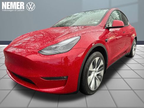 Used 2022 Tesla Model Y Long Range image 1