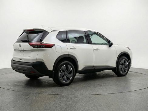 Used 2025 Nissan Rogue SV AWD/4WD image 9