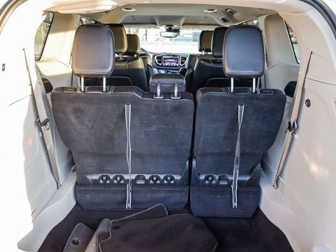 Used 2023 Chrysler Pacifica Touring-L image 31