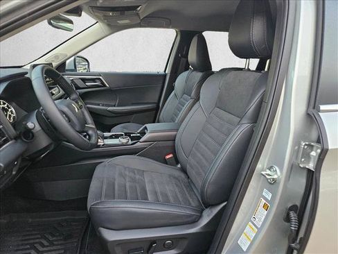 Used 2026 Mitsubishi Outlander SE FWD image 15