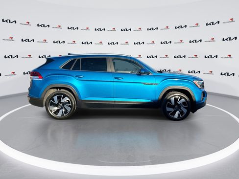 Used 2024 Volkswagen Atlas Cross Sport SE FWD image 4