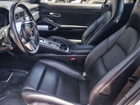 Used 2019 Porsche 911 Carrera 4 AWD/4WD image 18