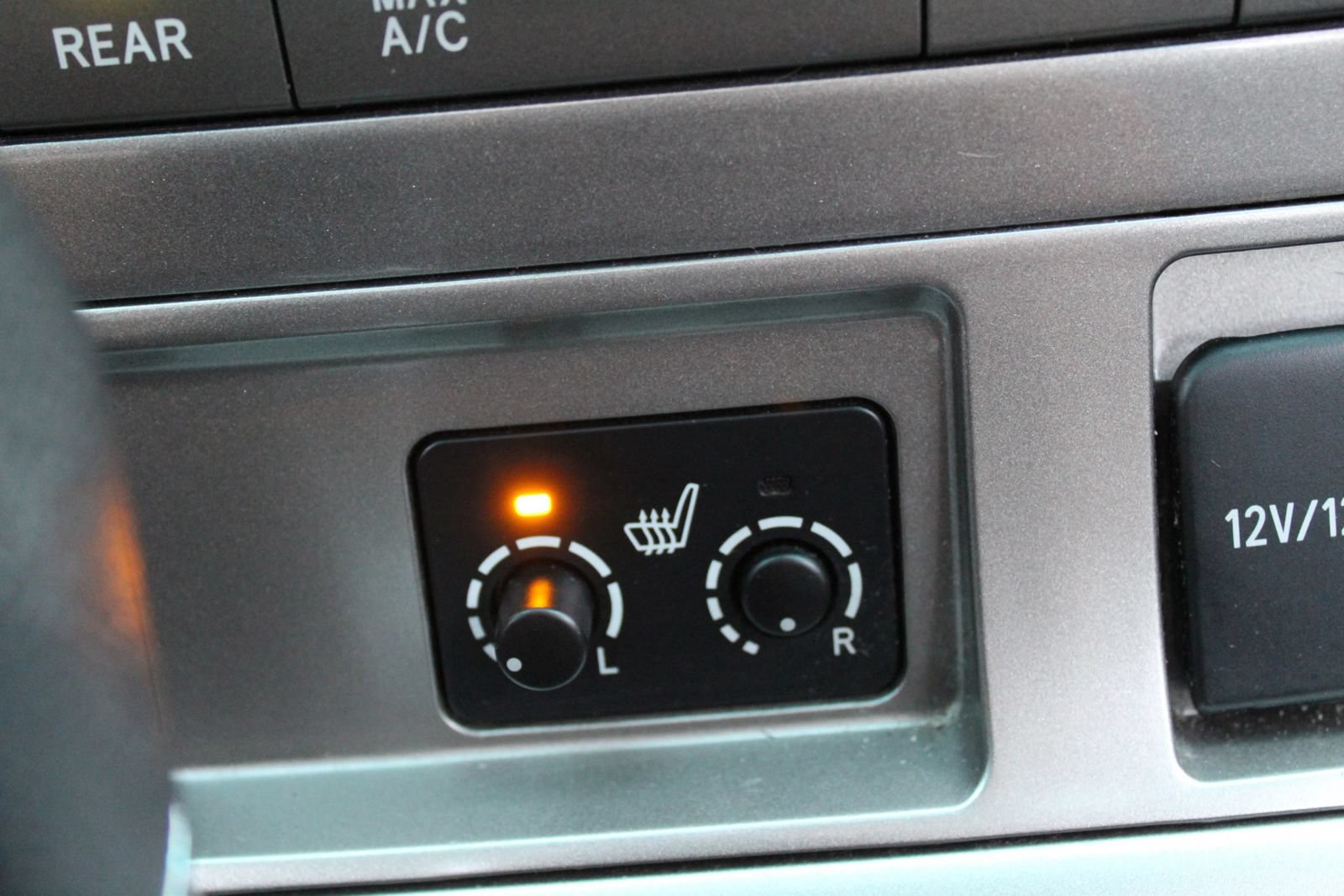 Used 2013 Toyota Highlander SE FWD image 25