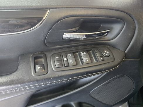 Used 2017 Dodge Grand Caravan SE FWD image 19