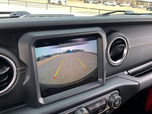 Used 2023 Jeep Wrangler Unlimited Sahara image 23