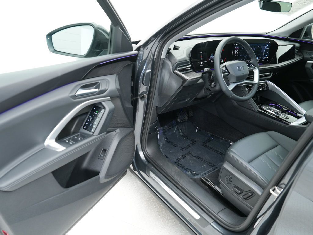 Certified 2025 Audi Q5 Premium w/ Convenience Package AWD/4WD image 4