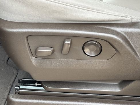 Used 2024 Chevrolet Suburban LT image 15