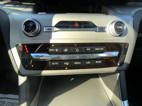 Used 2023 Ford Explorer XLT w/ Equipment Group 202A AWD/4WD image 19