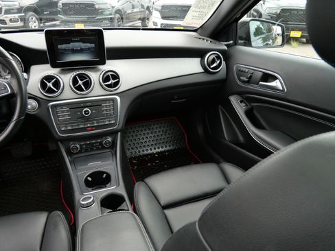 Used 2017 Mercedes-Benz GLA 250 4MATIC image 11