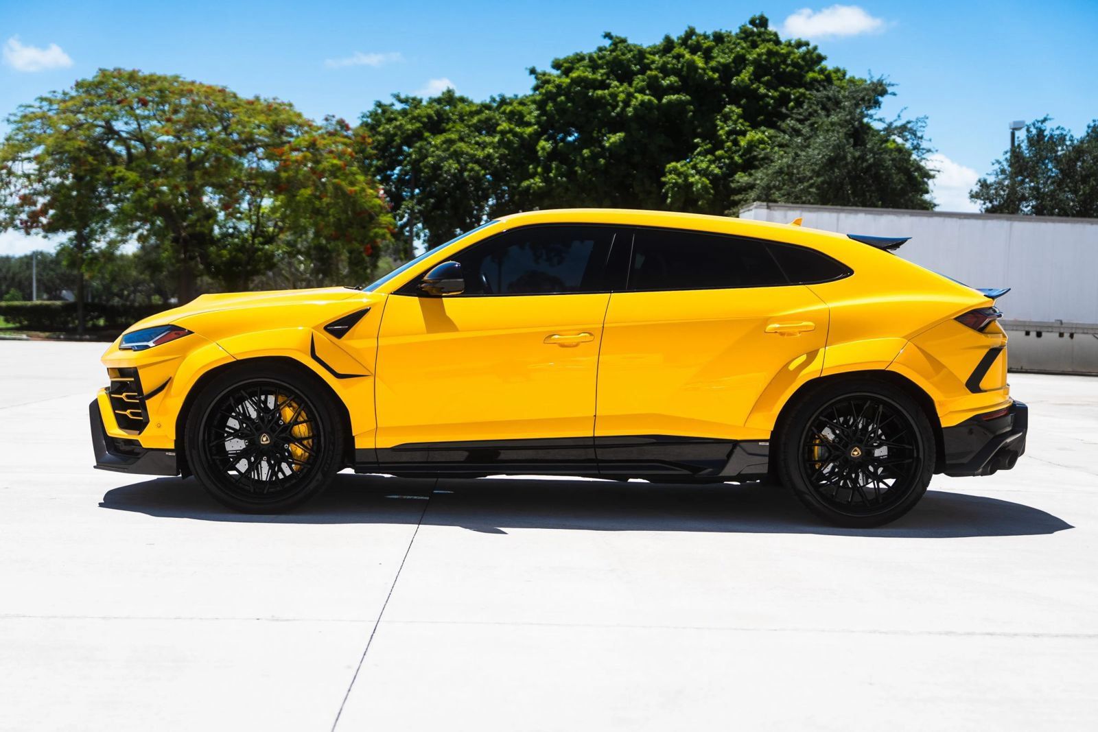 Used 2021 Lamborghini Urus AWD/4WD image 12
