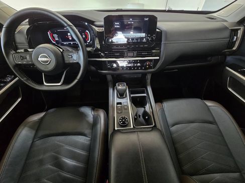 Used 2025 Nissan Pathfinder Platinum AWD/4WD image 9