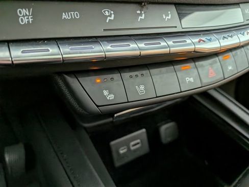 Used 2021 Cadillac XT4 Premium Luxury image 8