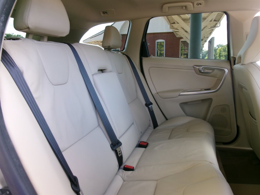 Used 2013 Volvo XC60 3.2 FWD image 23