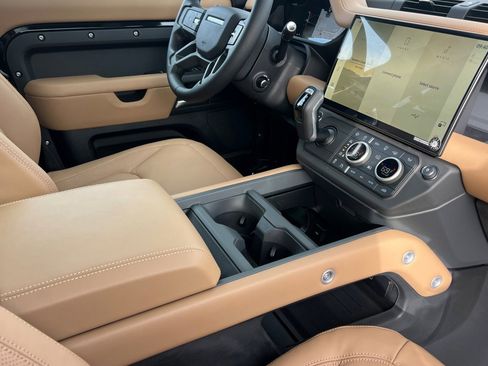 New 2026 Land Rover Defender 130 X-Dynamic SE image 27