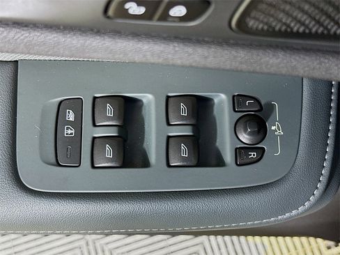 Used 2022 Volvo S60 B5 R-Design w/ Advanced Package image 17