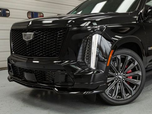 Used 2025 Cadillac Escalade V image 19