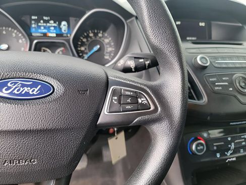 Used 2017 Ford Focus SE image 16