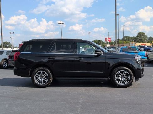Certified 2025 Ford Expedition Active AWD/4WD image 3