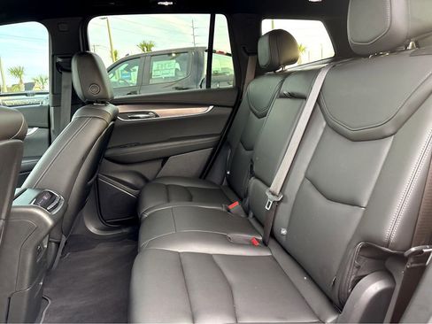 Certified 2024 Cadillac XT6 Luxury image 22