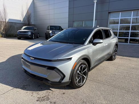 Used 2026 Chevrolet Equinox EV LT image 3