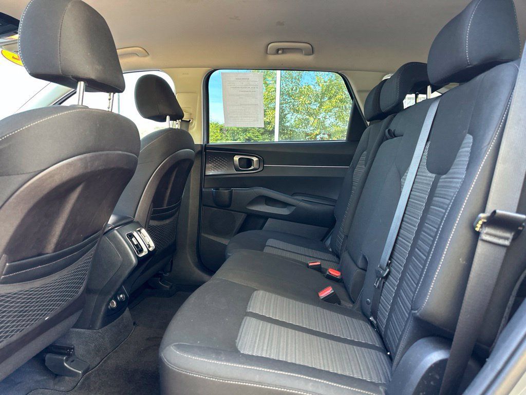Used 2022 Kia Sorento LX FWD image 32