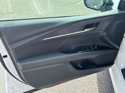 Certified 2025 Toyota Camry LE w/ Convenience Package FWD image 11
