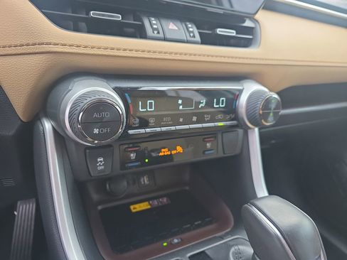 Used 2024 Toyota RAV4 Limited image 24