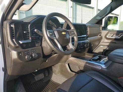 Used 2025 Chevrolet Silverado 2500 LTZ w/ LTZ Convenience Package AWD/4WD image 21