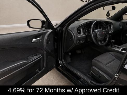 Used 2018 Dodge Charger SXT w/ Travel & Safety Group RWD image 10