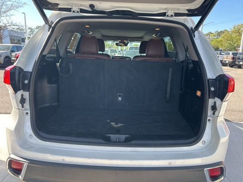 Used 2017 Toyota Highlander Limited Platinum FWD image 14