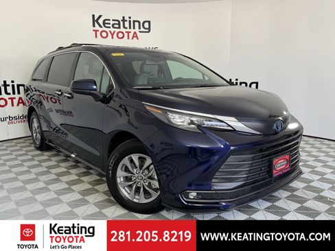 Certified 2025 Toyota Sienna XLE image 2