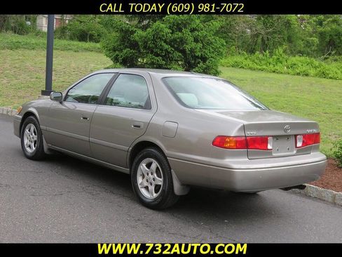 Used 2001 Toyota Camry LE FWD image 10