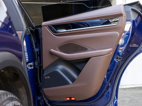 Certified 2025 Porsche Macan 4 Electric image 45