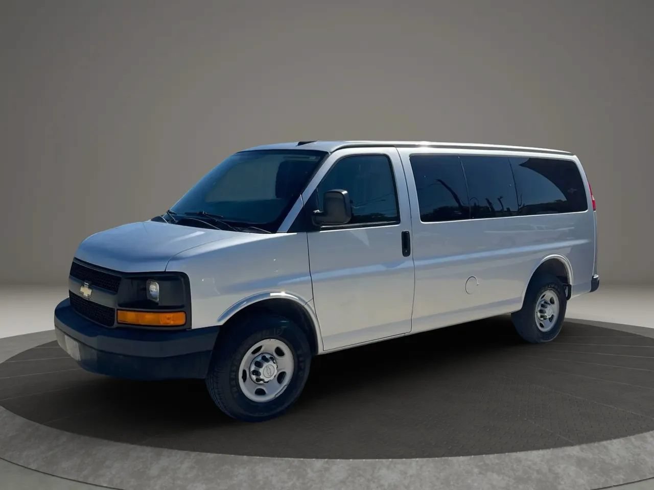 Used 2016 Chevrolet Express 2500 LS RWD image 1