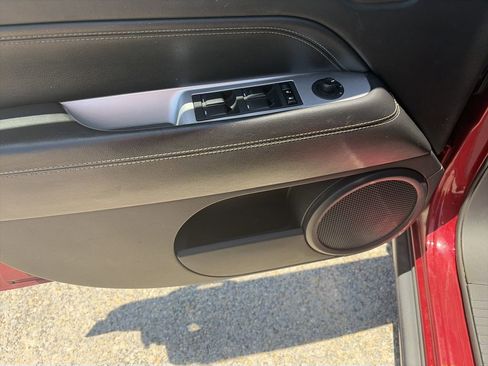 Used 2017 Jeep Compass High Altitude FWD image 17