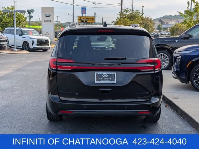 Used 2025 Chrysler Pacifica Limited FWD image 6