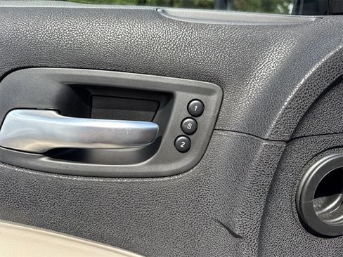 Used 2018 Chrysler 300 Limited w/ Safetytec Plus Group image 18