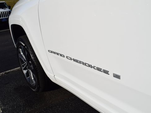 Used 2024 Jeep Grand Cherokee L Overland image 10
