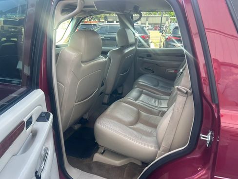 Used 2005 Cadillac Escalade AWD image 14