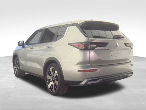 Used 2025 Mitsubishi Outlander AWD image 8