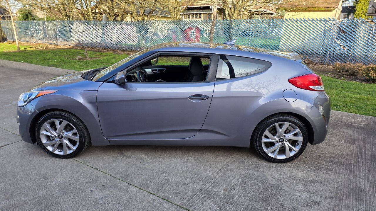 Used 2017 Hyundai Veloster FWD image 8