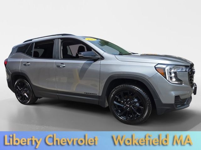 Used 2023 GMC Terrain SLE w/ Driver Convenience Package AWD/4WD image 2