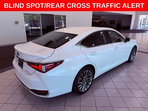 Certified 2024 Lexus ES 300h w/ Accessory Package (Z2) FWD image 8