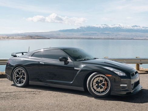 Used 2014 Nissan GT-R Premium AWD/4WD image 6