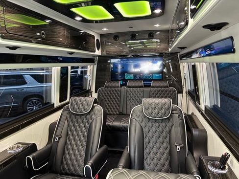Used 2024 Mercedes-Benz Sprinter 3500 image 38