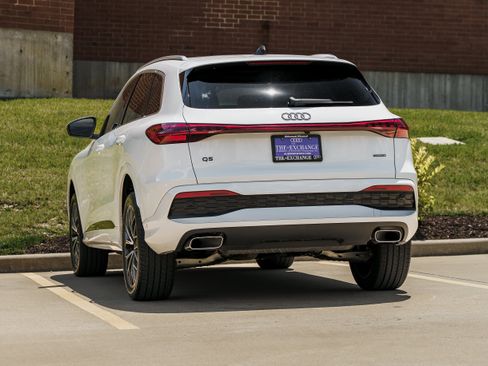 Used 2025 Audi Q5 Premium w/ Premium Plus AWD/4WD image 5