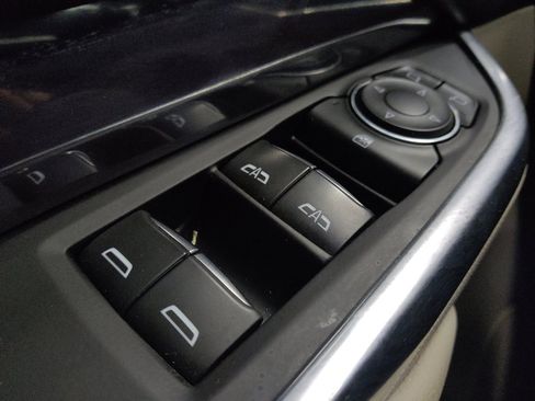 Used 2021 Cadillac XT4 Luxury w/ Cold Weather Package FWD image 27