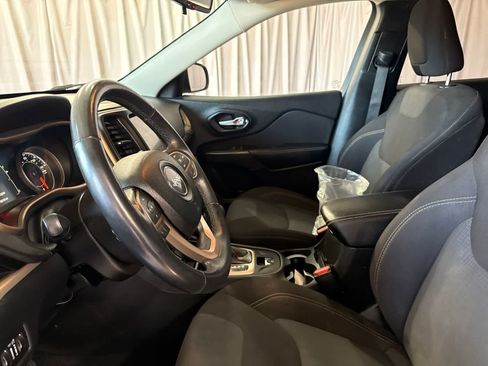 Used 2016 Jeep Cherokee Latitude FWD image 21